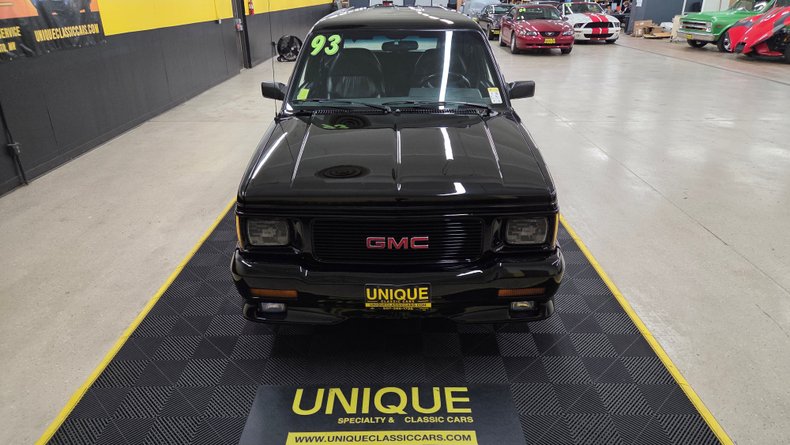1993 GMC Typhoon 4