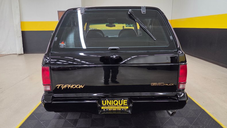 1993 GMC Typhoon 10