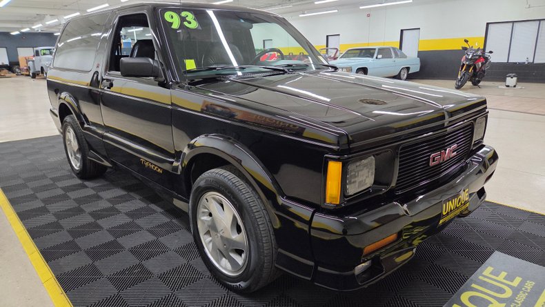 1993 GMC Typhoon 6