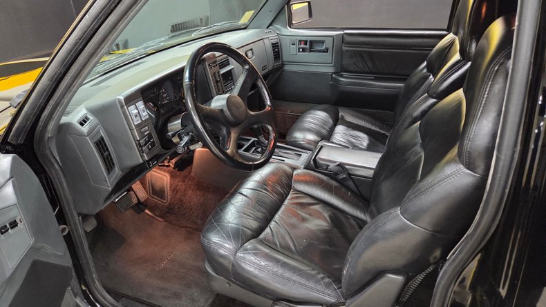 1993 GMC Typhoon 16