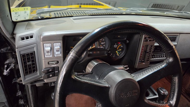 1993 GMC Typhoon 37