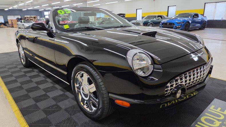 2005 Ford Thunderbird 6