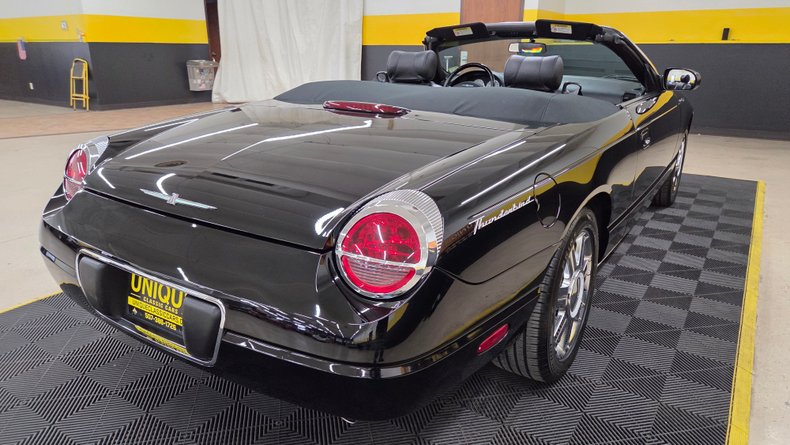 2005 Ford Thunderbird 8