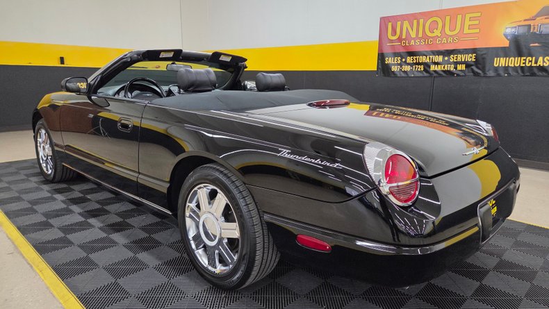 2005 Ford Thunderbird 12