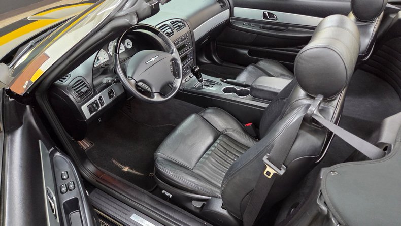 2005 Ford Thunderbird 16