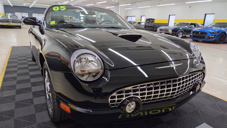 2005 Ford Thunderbird 20