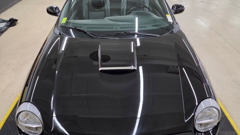 2005 Ford Thunderbird 23