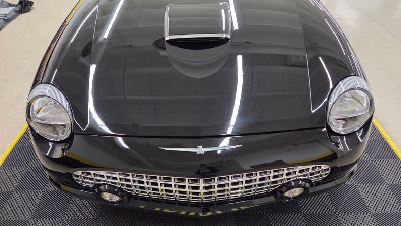 2005 Ford Thunderbird 22