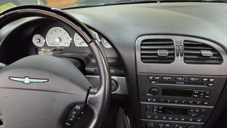 2005 Ford Thunderbird 64