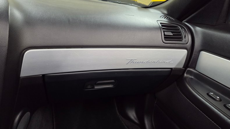 2005 Ford Thunderbird 66