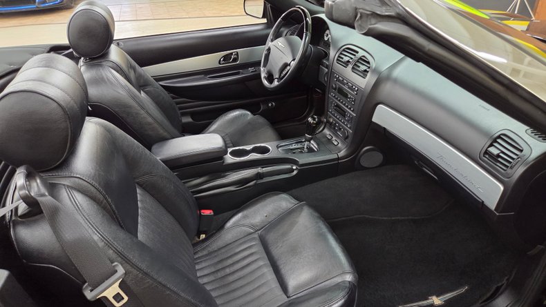 2005 Ford Thunderbird 74