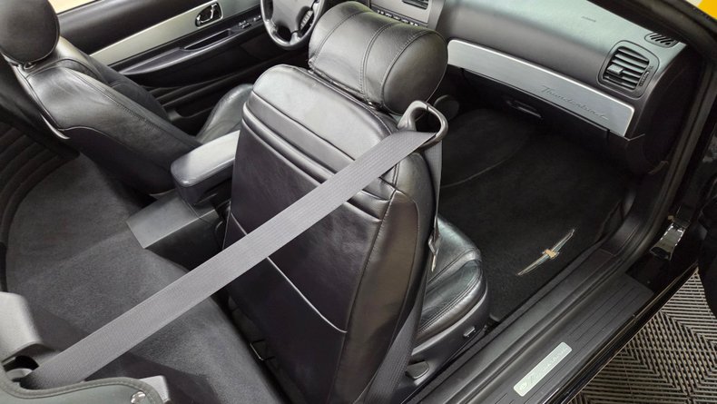2005 Ford Thunderbird 81