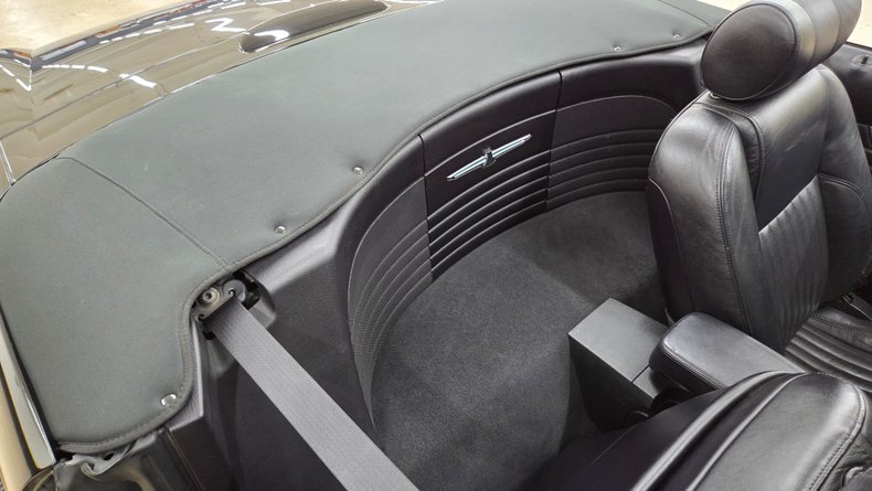 2005 Ford Thunderbird 83