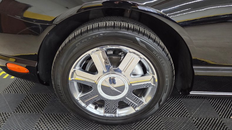 2005 Ford Thunderbird 102