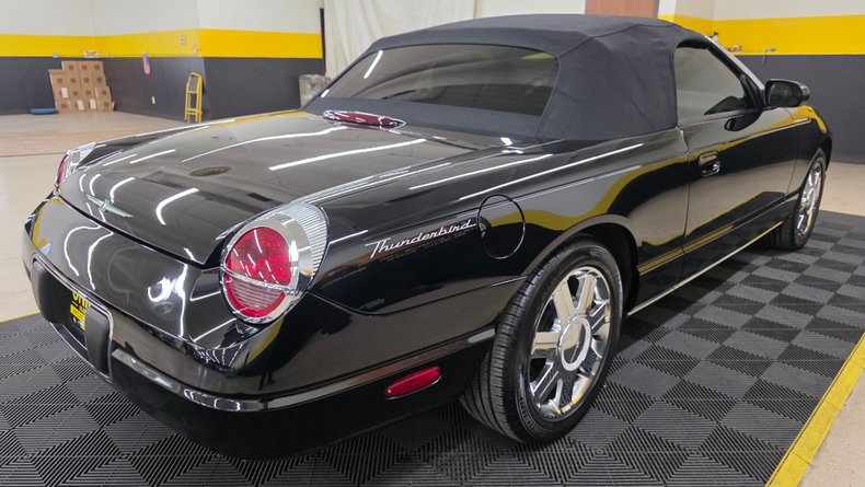 2005 Ford Thunderbird 34