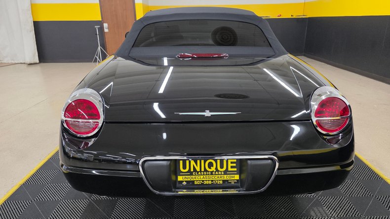 2005 Ford Thunderbird 35