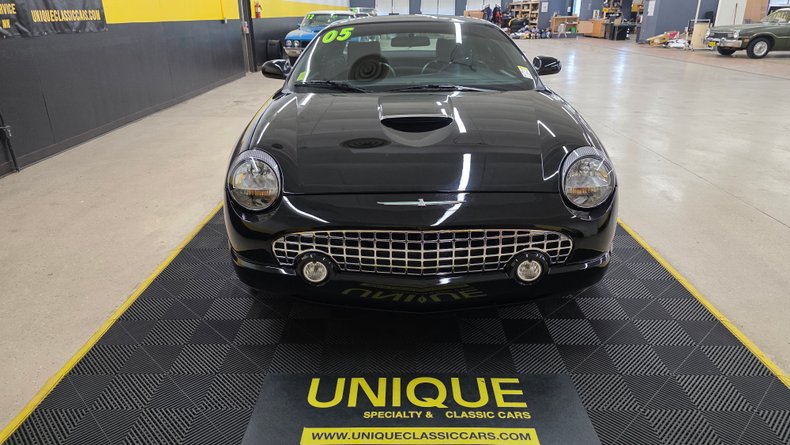 2005 Ford Thunderbird 43
