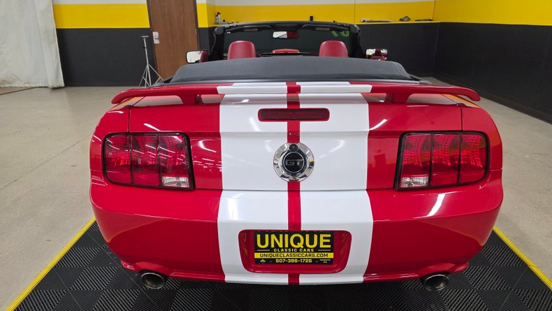 2007 Ford Mustang 10