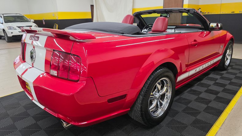 2007 Ford Mustang 8