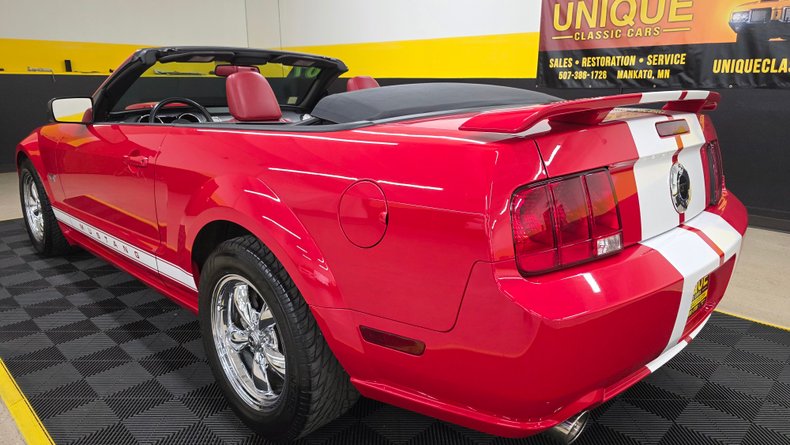 2007 Ford Mustang 12