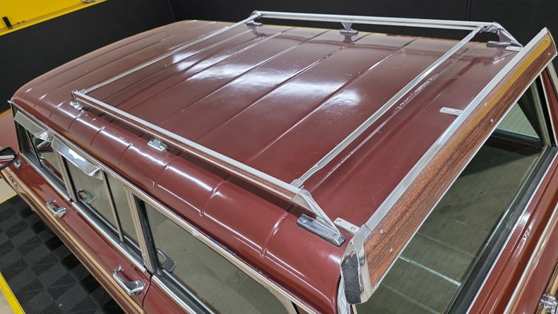 1984 Jeep Grand Wagoneer 16