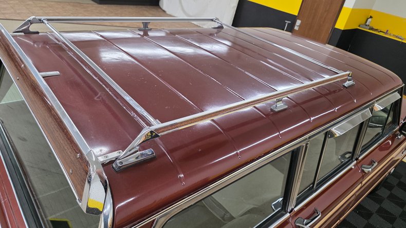 1984 Jeep Grand Wagoneer 17