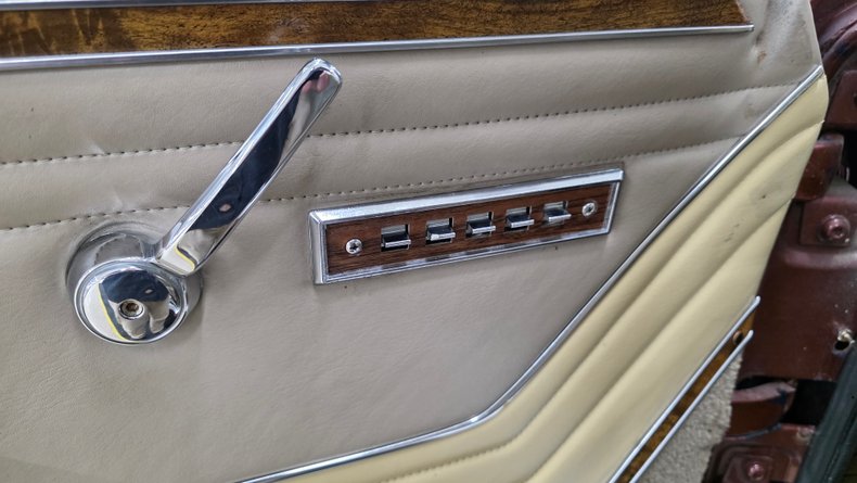 1984 Jeep Grand Wagoneer 22