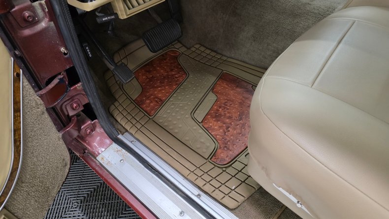 1984 Jeep Grand Wagoneer 27