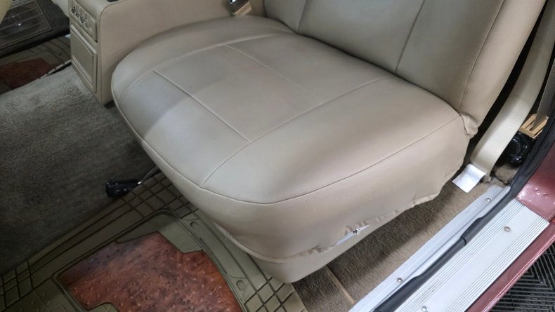 1984 Jeep Grand Wagoneer 28