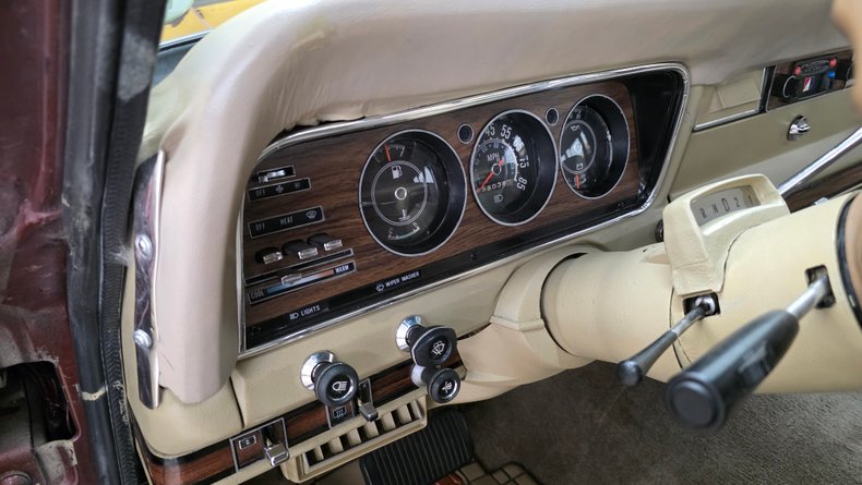 1984 Jeep Grand Wagoneer 32