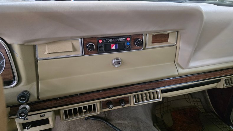 1984 Jeep Grand Wagoneer 35