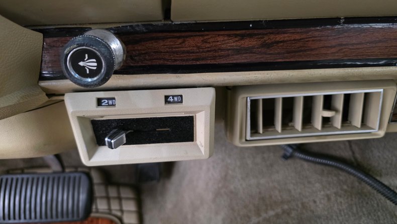 1984 Jeep Grand Wagoneer 36