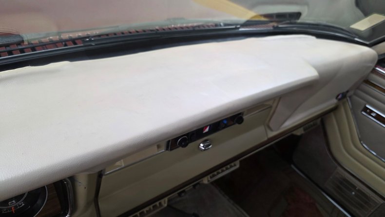 1984 Jeep Grand Wagoneer 41