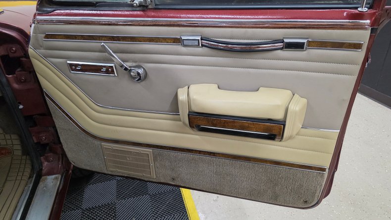 1984 Jeep Grand Wagoneer 44