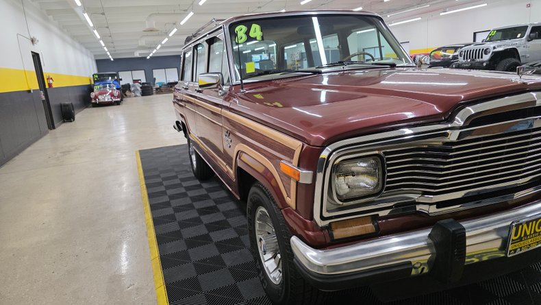 1984 Jeep Grand Wagoneer 10