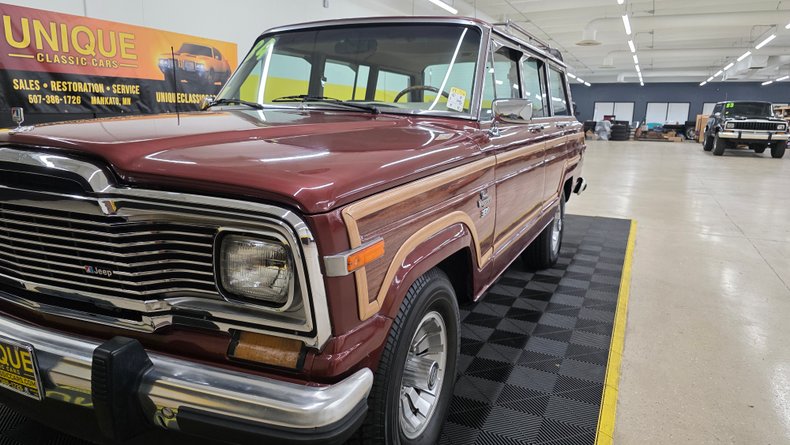 1984 Jeep Grand Wagoneer 11