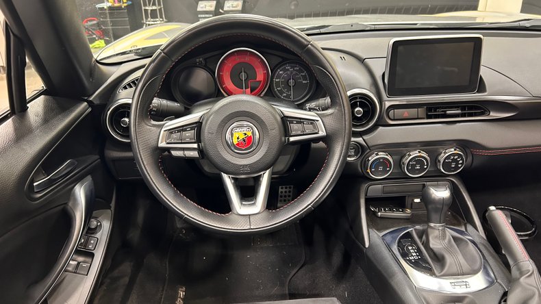 2020 Fiat 124 Spider Abarth 8