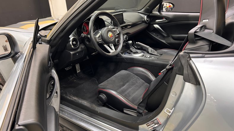 2020 Fiat 124 Spider Abarth 7