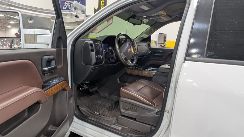 2020 Chevrolet Silverado 5500 8