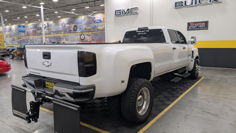 2020 Chevrolet Silverado 5500 3
