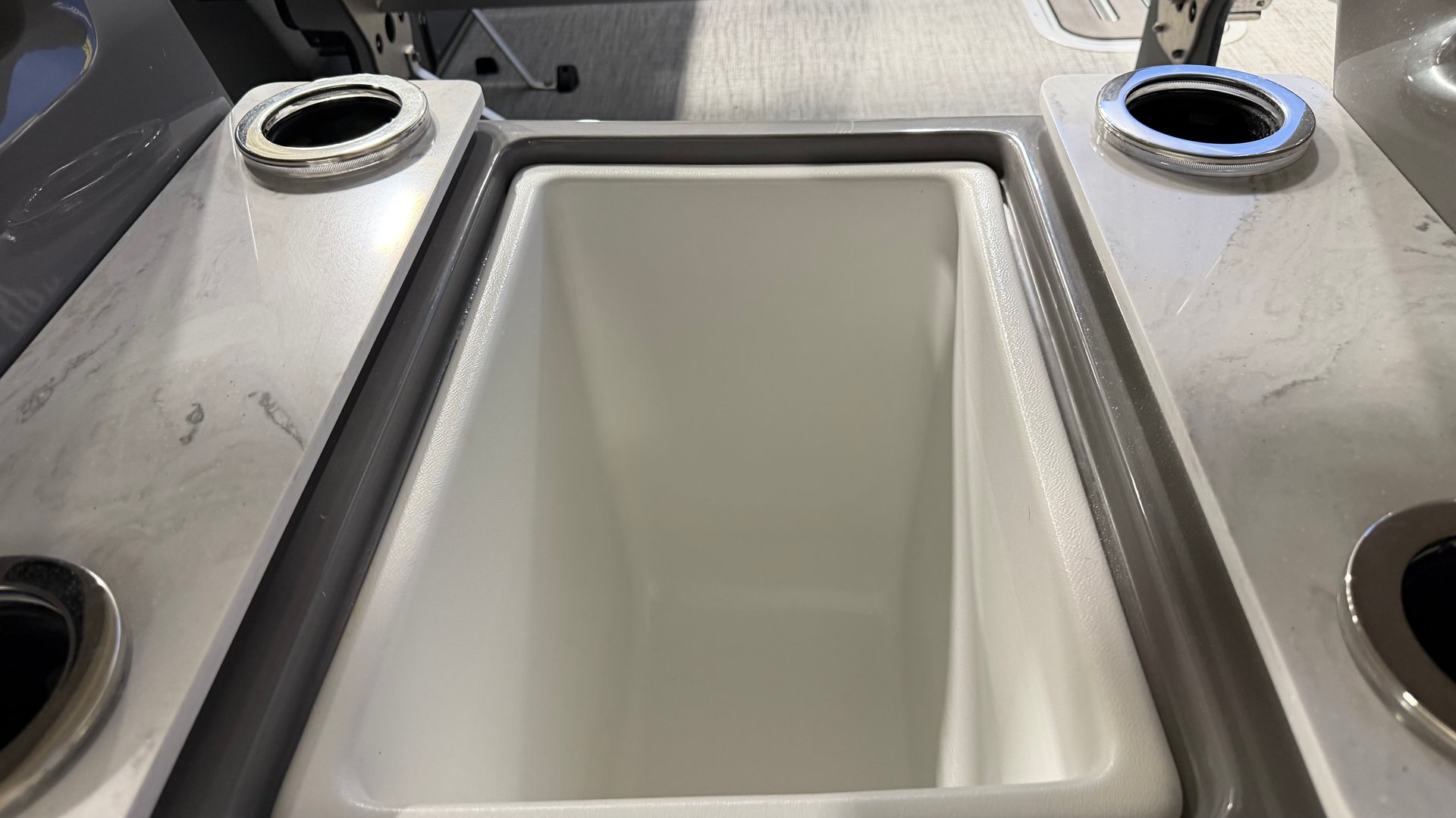 For Sale 2026 Avalon Catalina 2585 Entertainer Platinum Edition