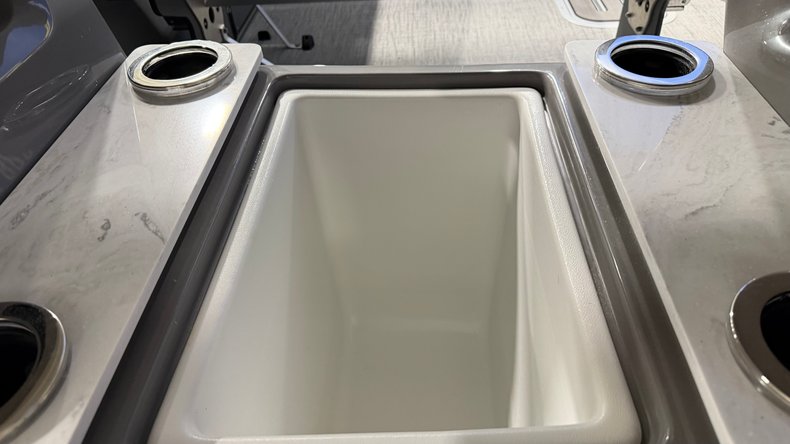 For Sale 2026 Avalon Catalina 2585 Entertainer Platinum Edition