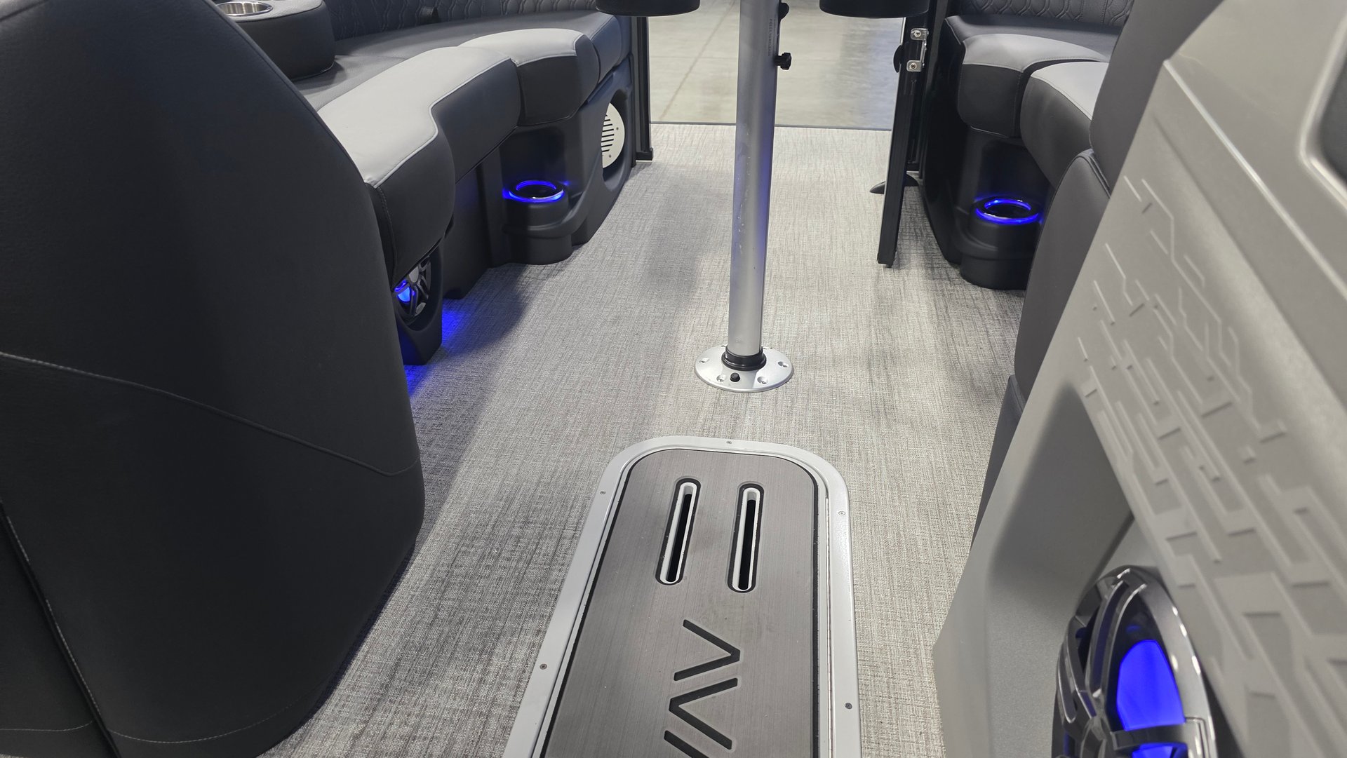 For Sale 2026 Avalon Catalina 2585 Entertainer Platinum Edition