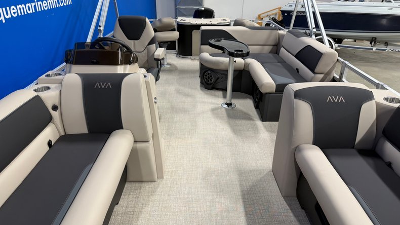 For Sale 2027 Avalon Venture 2185 Rear Fish