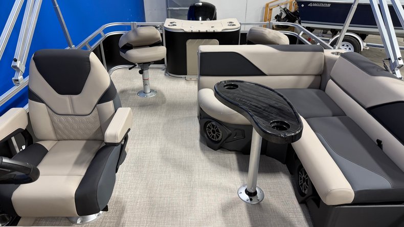 For Sale 2027 Avalon Venture 2185 Rear Fish