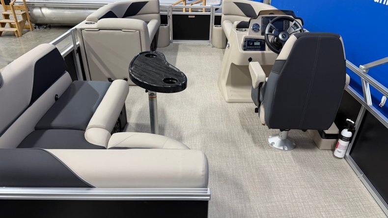 For Sale 2027 Avalon Venture 2185 Rear Fish
