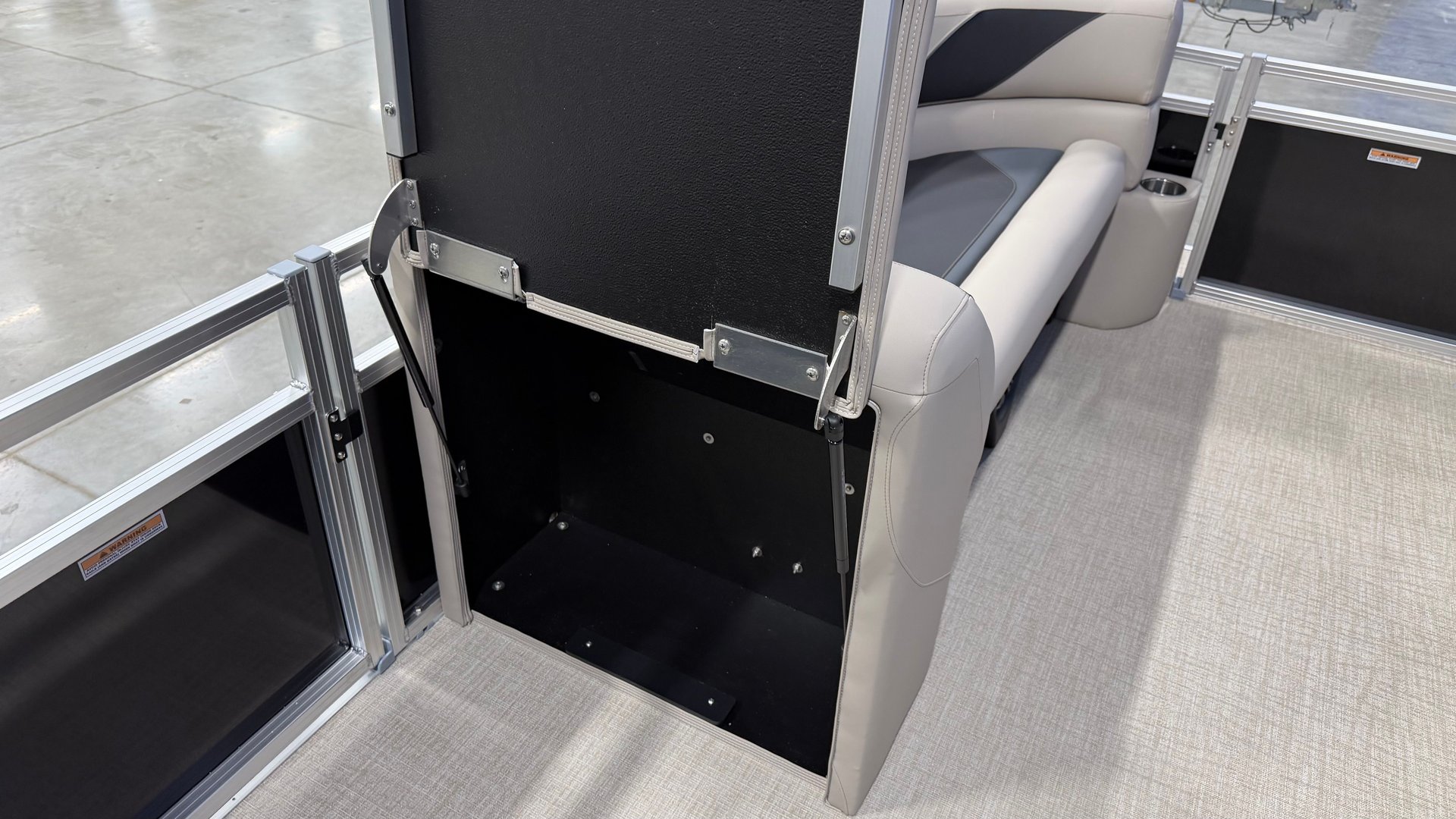 For Sale 2027 Avalon Venture 2185 Rear Fish