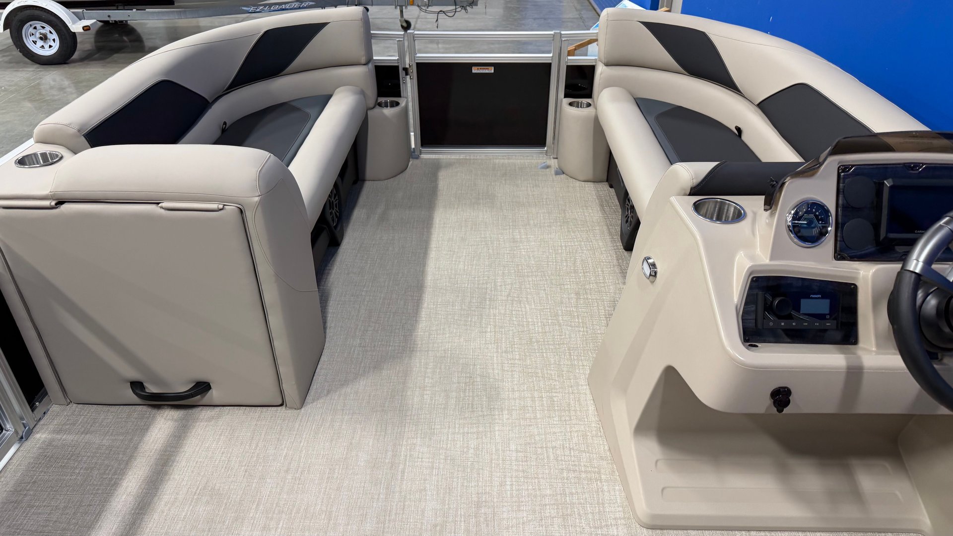For Sale 2027 Avalon Venture 2185 Rear Fish