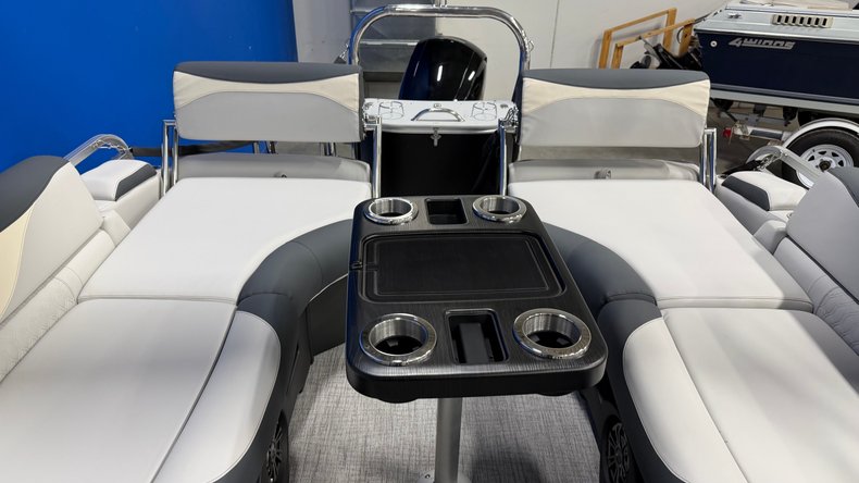 For Sale 2027 Avalon LSZ 2385 QUad Lounger Shift
