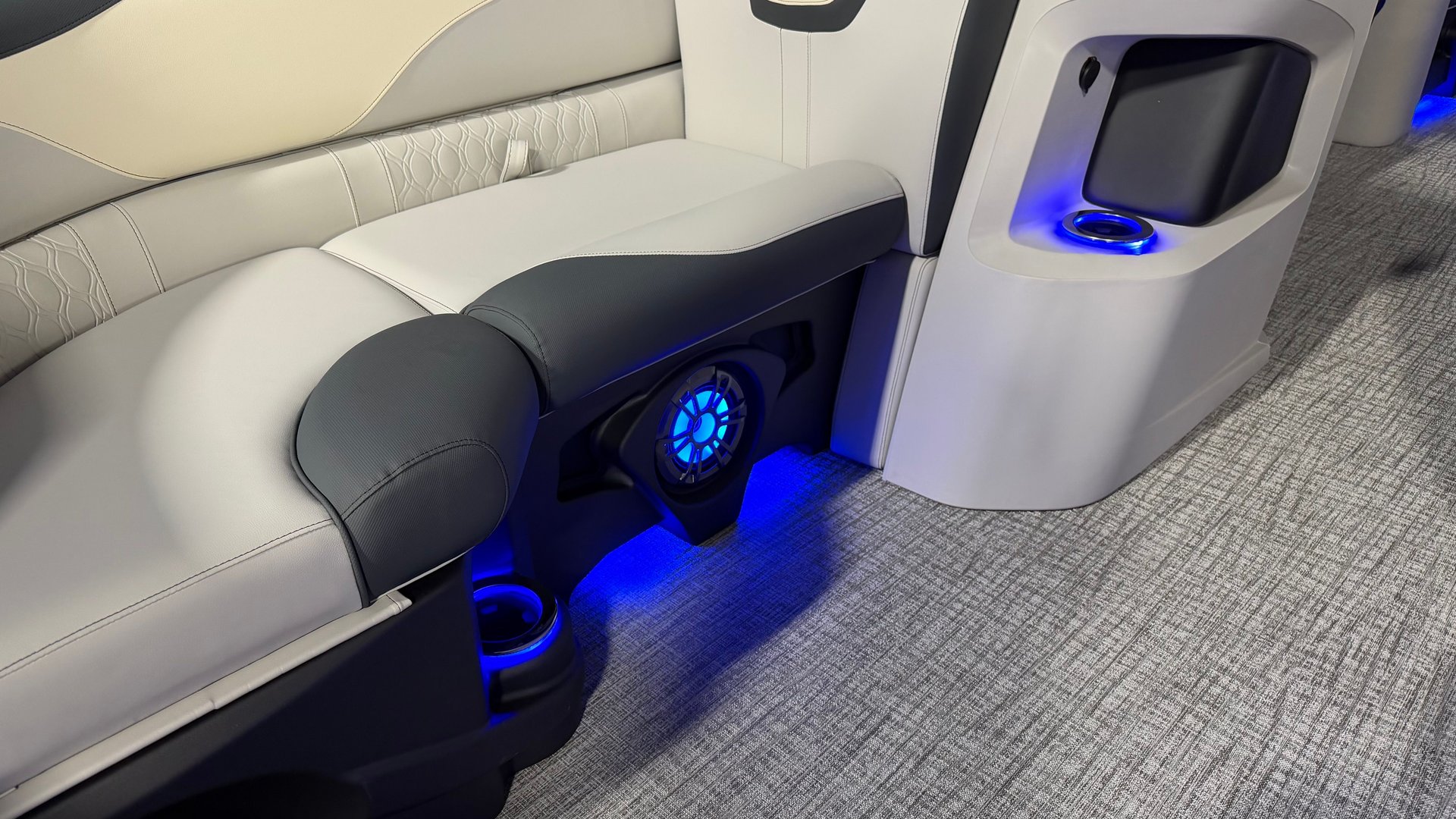 For Sale 2027 Avalon LSZ 2385 QUad Lounger Shift
